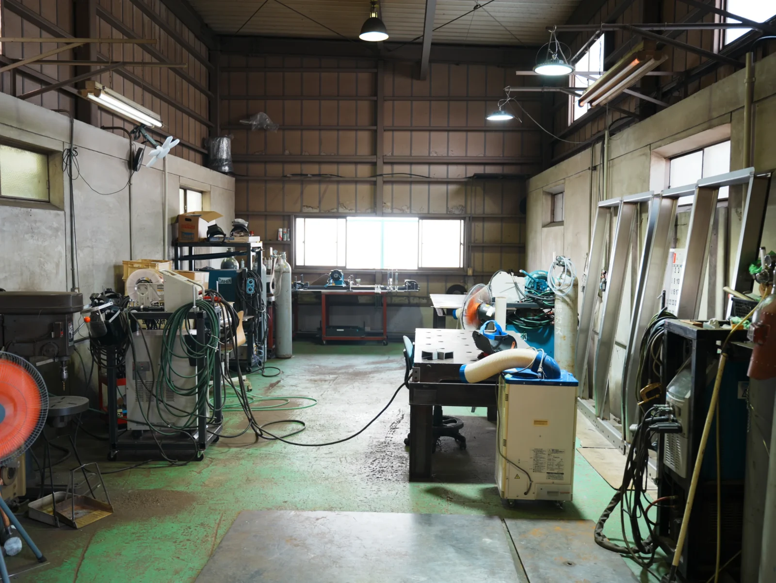 エイチ製作所の工場内観
